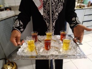 خدمة شاي وقهوه للاستقبال